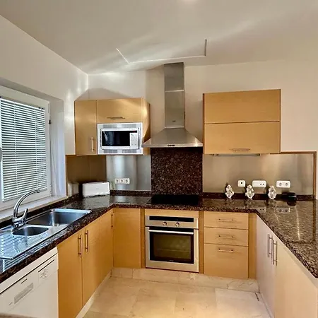 Arcos Gardens בית נופש *